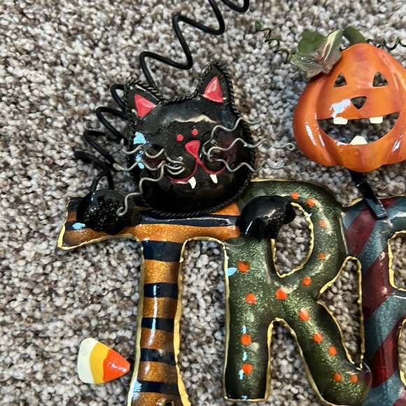 “Treats Given Here” Sign - Picture 2 of 4